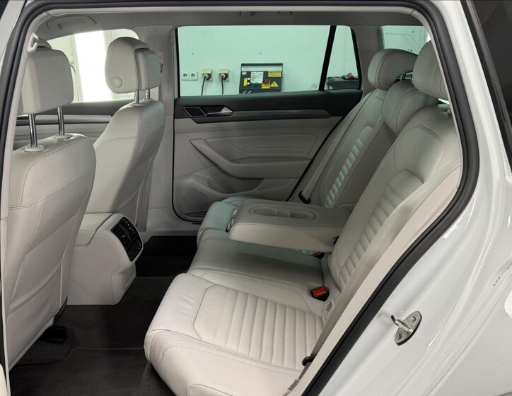 Volkswagen Passat 10