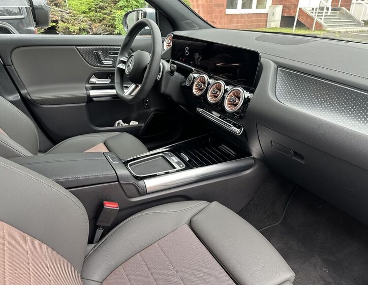 Mercedes-Benz EQA 12