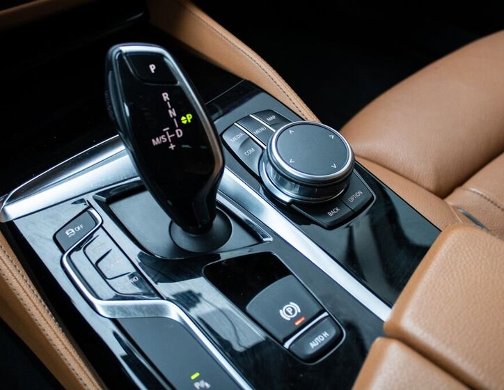 BMW Řada 5 Kombi 3,0 l 195 kw