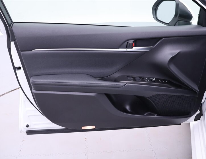 Toyota Camry Sedan / Limuzína 2,5 l 131 kw