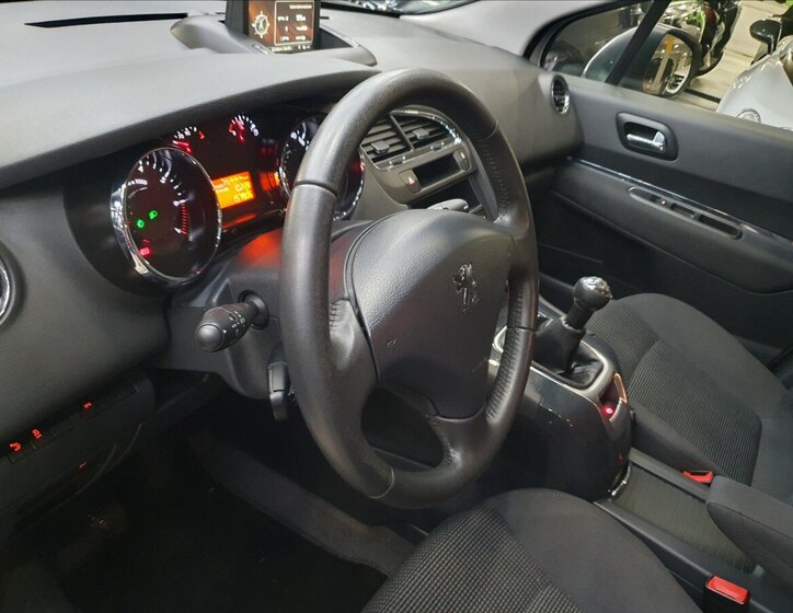 Peugeot 5008 MPV 1,6 l 88 kw