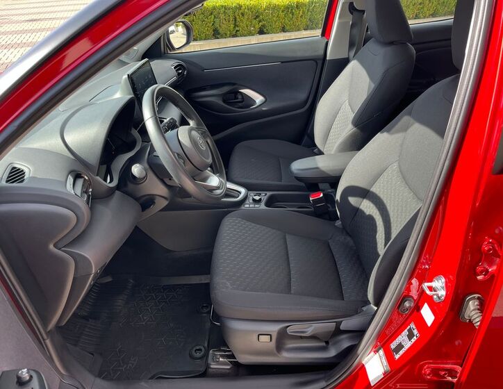 Toyota Yaris Cross 13