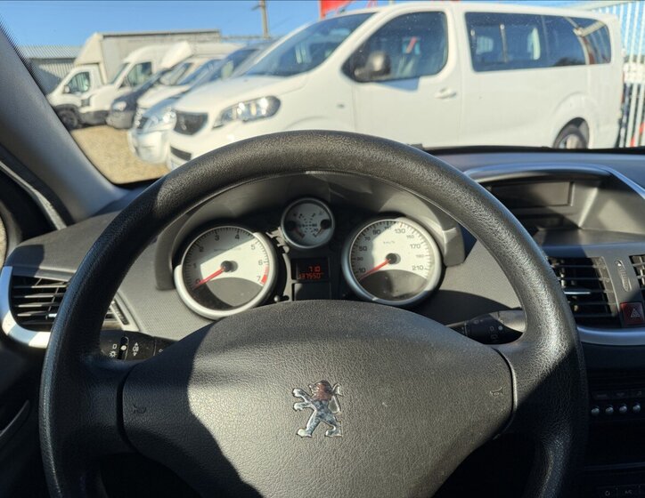 Peugeot 207 11