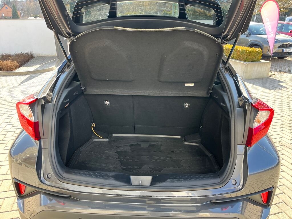 Toyota C-HR SUV / Terénní 1,8 l 72 kw