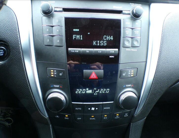 Suzuki Kizashi Sedan / Limuzína 2,4 l 131 kw