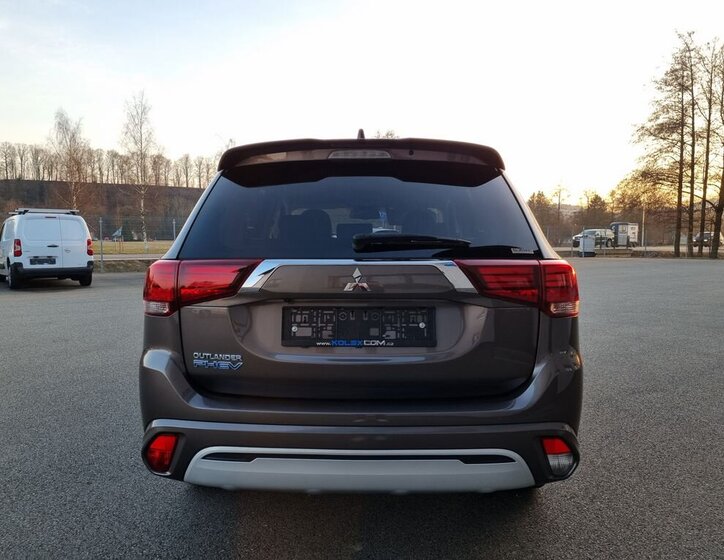 Mitsubishi Outlander SUV 2,4 l 165 kw