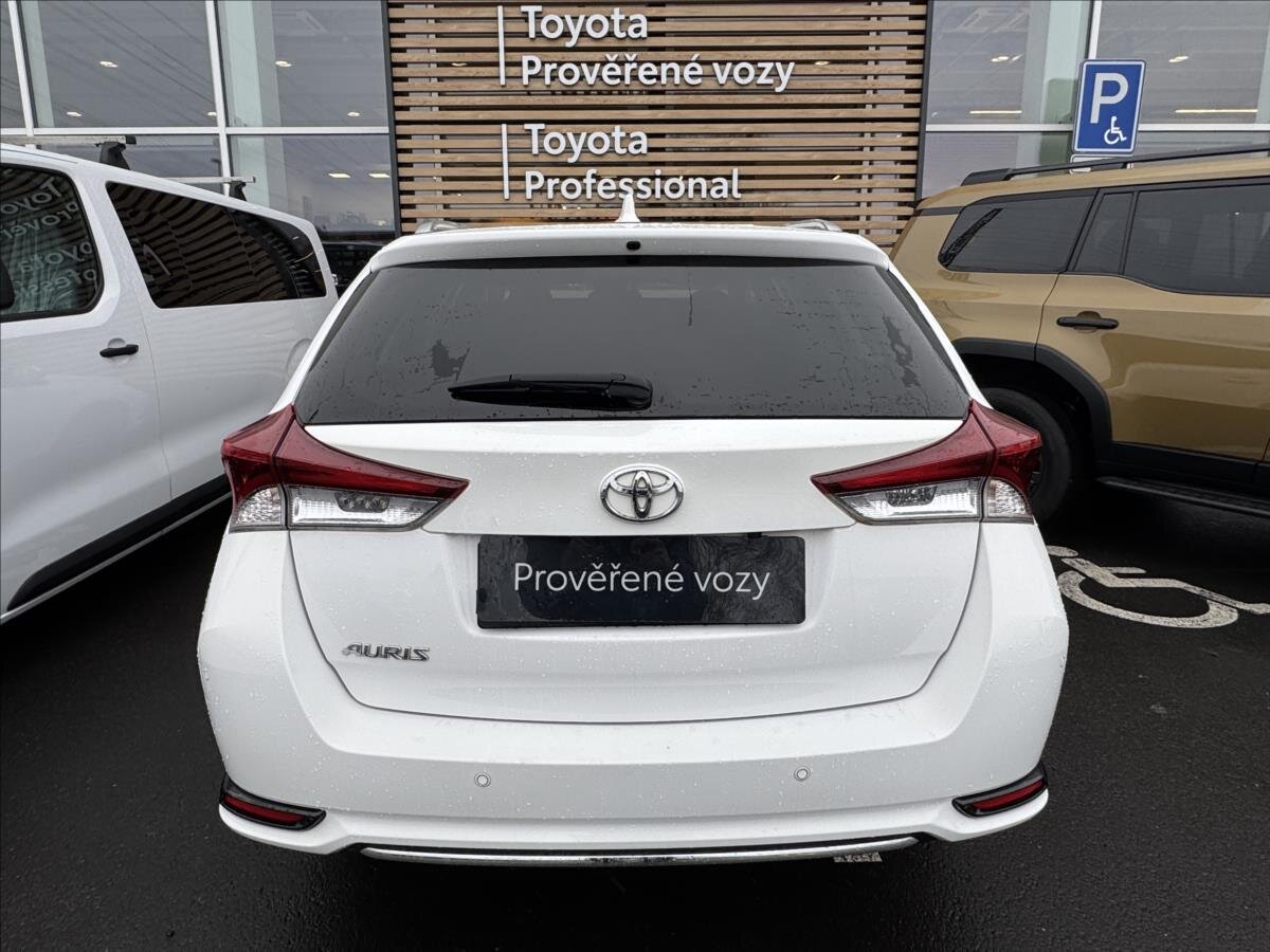 Toyota Auris Kombi 1,6 l 97 kw