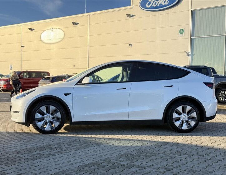 Tesla Model Y 2