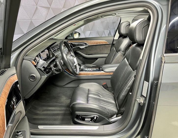 Audi A8 Sedan / Limuzína 3,0 l 210 kw