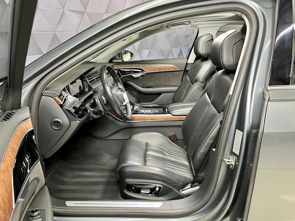 Audi A8 Sedan / Limuzína 3,0 l 210 kw