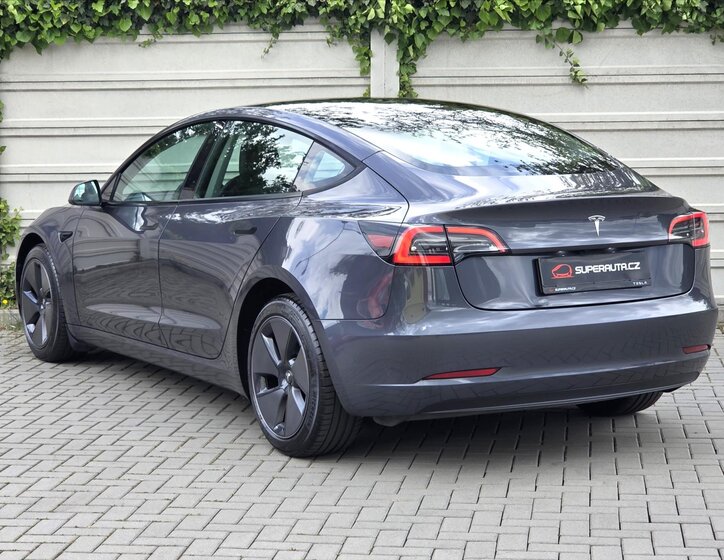 Tesla Model 3 Sedan / Limuzína 0,0 208 kw