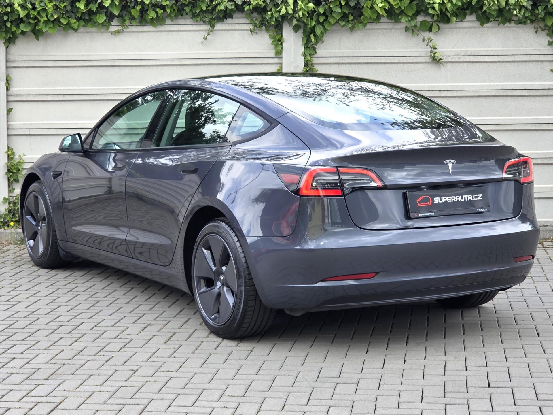 Tesla Model 3 Sedan / Limuzína 0,0 208 kw