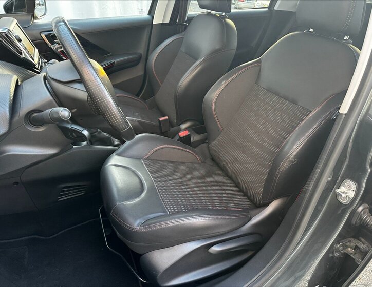 Peugeot 208 Hatchback 1,2 l 81 kw