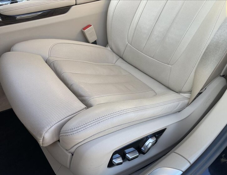 BMW Řada 7 Sedan 3,0 l 210 kw