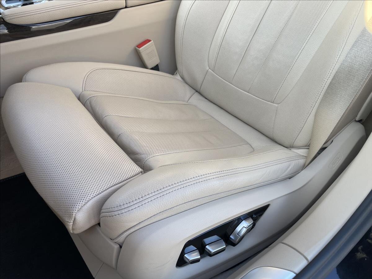 BMW Řada 7 Sedan 3,0 l 210 kw