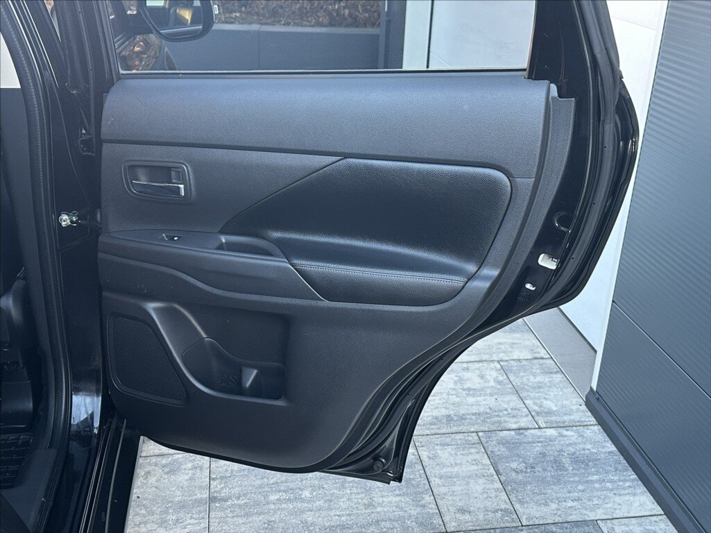 Mitsubishi Outlander SUV / Terénní 2,3 l 110 kw