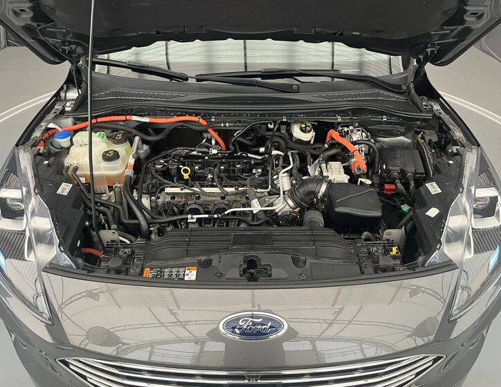 Ford Kuga SUV / Terénní 2,5 l 140 kw