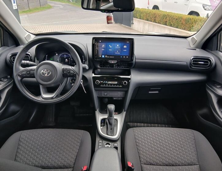 Toyota Yaris Cross 16