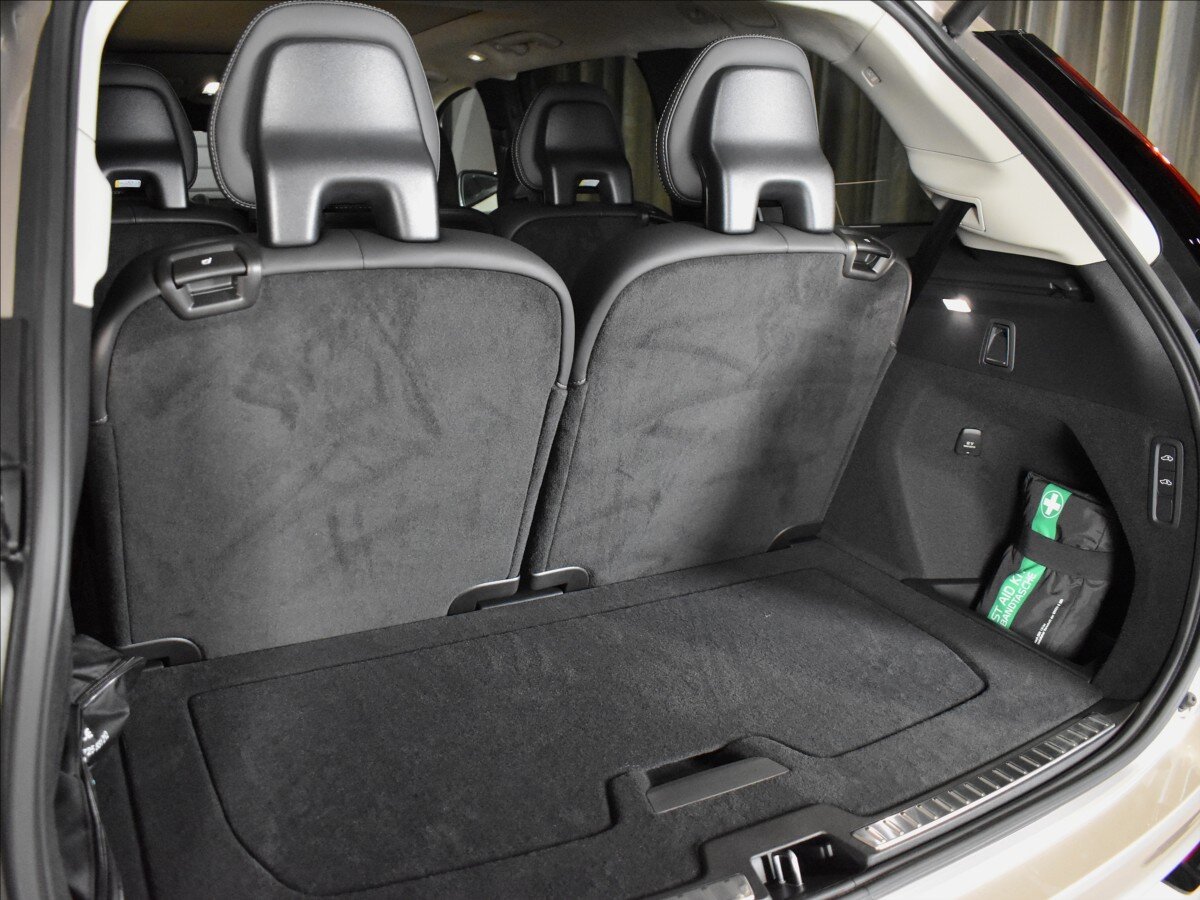 Volvo XC90 SUV 2,0 l 335 kw