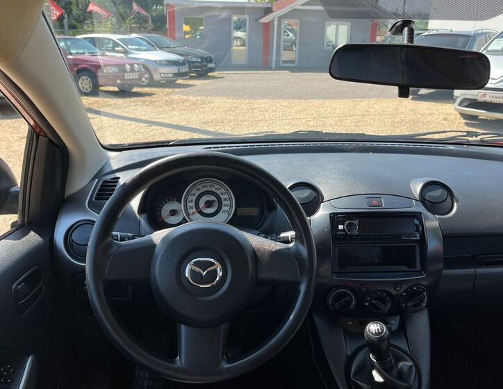 Mazda 2 13