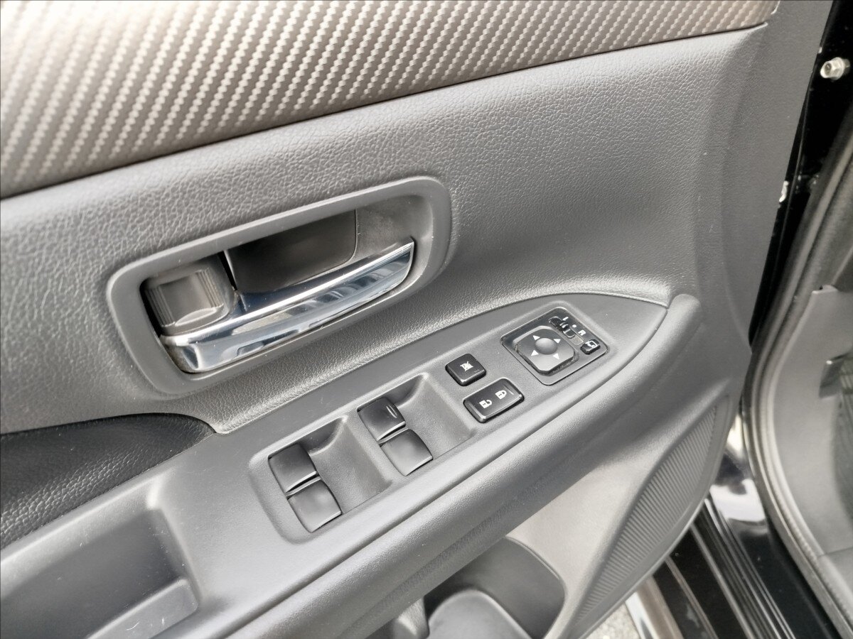 Mitsubishi Outlander SUV 2,3 l 110 kw