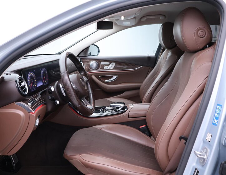 Mercedes-Benz Třídy E Sedan / Limuzína 2,0 l 135 kw