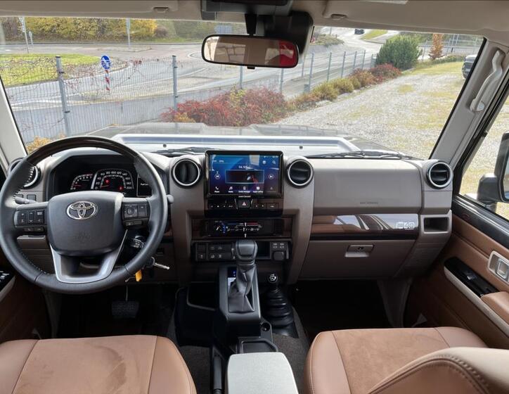 Toyota Land Cruiser 17