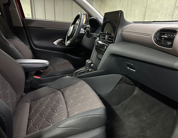 Toyota Yaris Cross 13