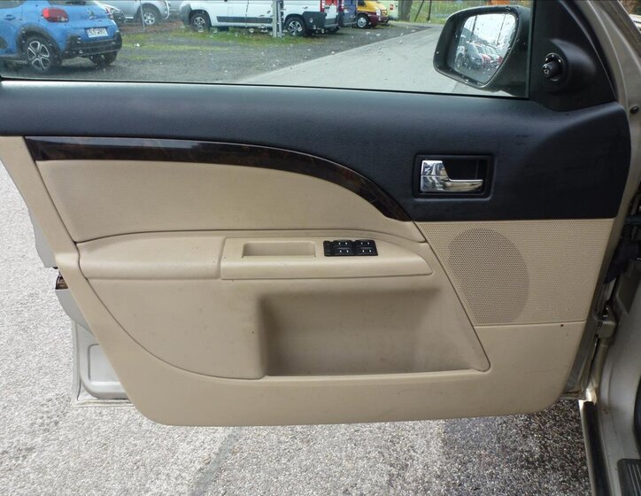 Ford Mondeo Sedan / Limuzína 2,5 l 125 kw