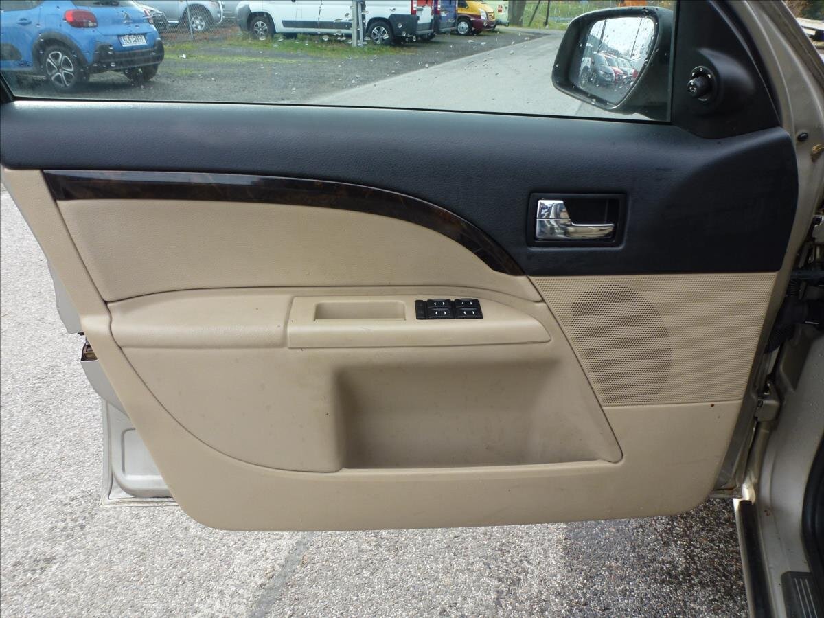 Ford Mondeo Sedan / Limuzína 2,5 l 125 kw