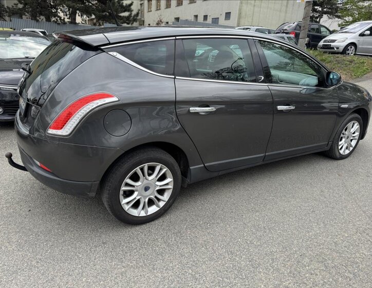 Lancia Delta Hatchback 2,0 l 121 kw