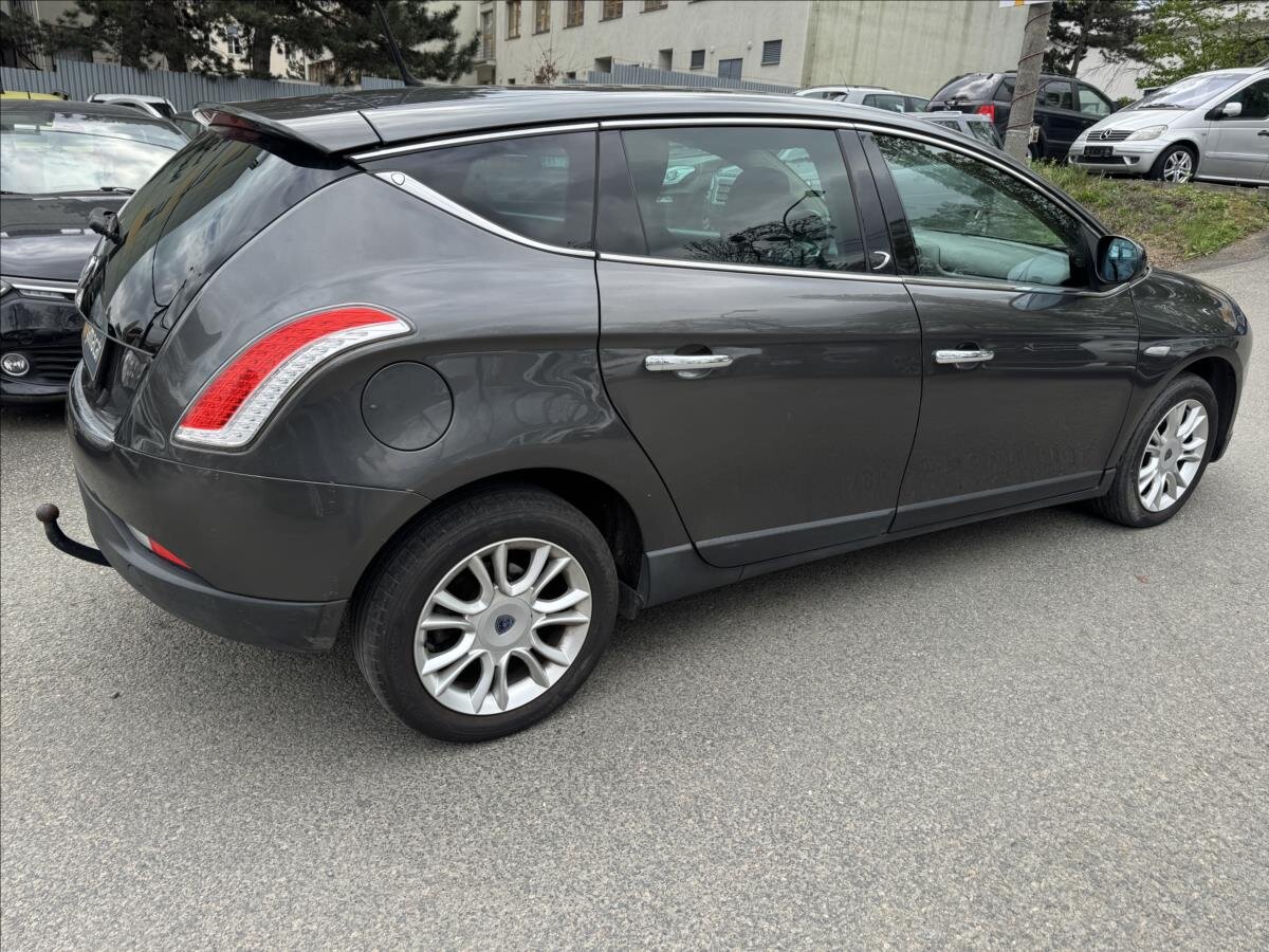 Lancia Delta Hatchback 2,0 l 121 kw