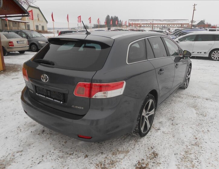 Toyota Avensis Kombi 1,8 l 108 kw