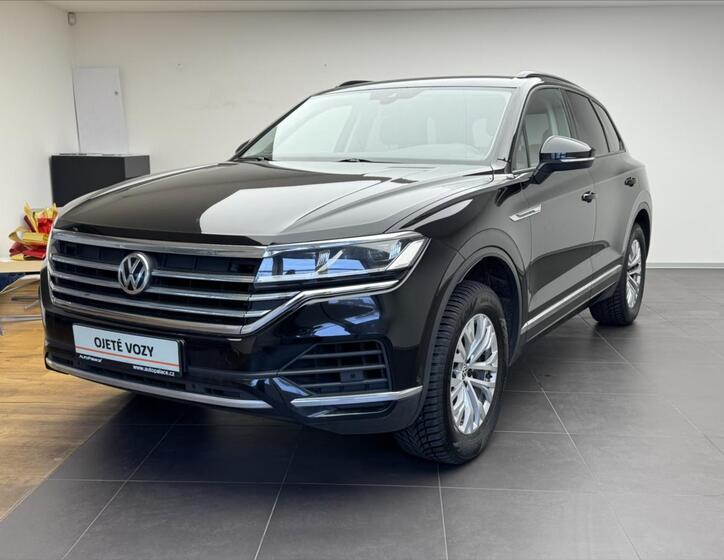 Volkswagen Touareg 1