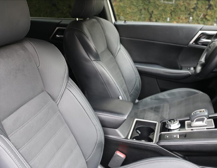 Mitsubishi Outlander SUV / Terénní 2,4 l 162 kw