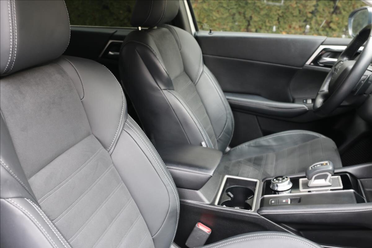 Mitsubishi Outlander SUV / Terénní 2,4 l 162 kw