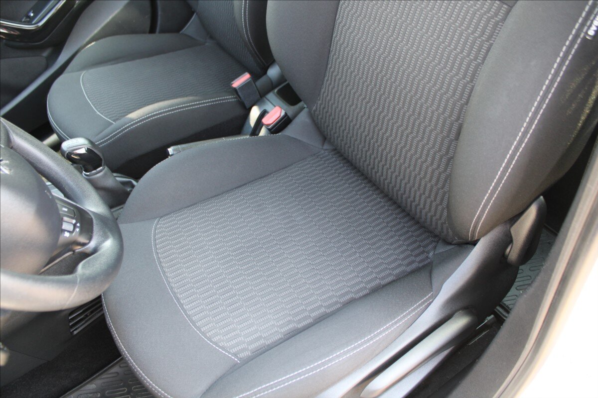 Peugeot 208 Hatchback 1,2 l 60 kw