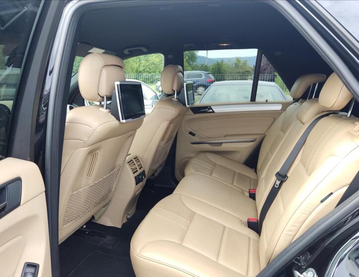 Mercedes-Benz Třídy M 9