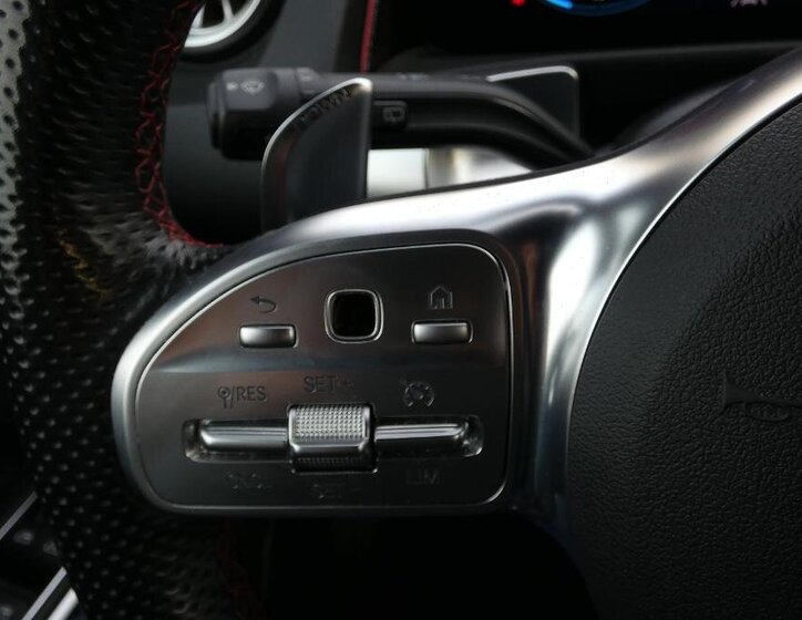 Mercedes-Benz GLB 11