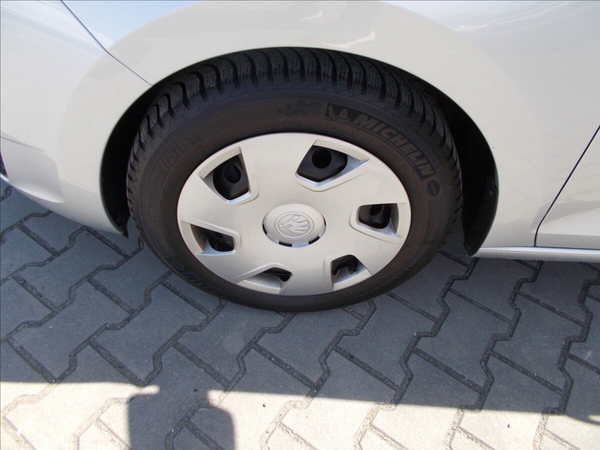 Škoda Rapid Sedan / Limuzína 1,6 l 77 kw