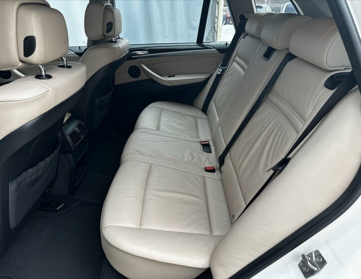 BMW X5 Kombi 3,0 l 180 kw