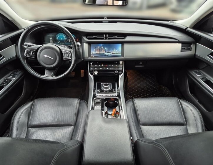 Jaguar XF Sedan 3,0 l 221 kw