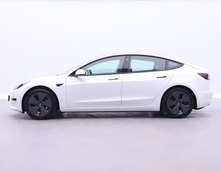 Tesla Model 3 4
