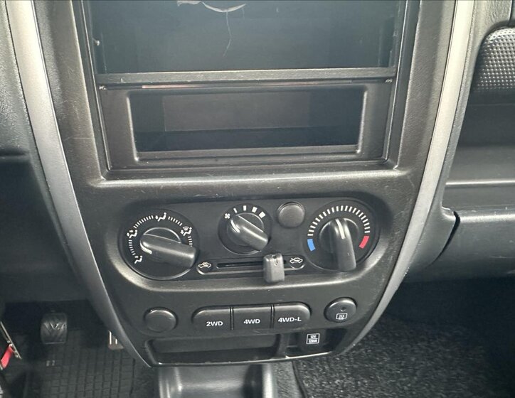 Suzuki Jimny SUV 1,3 l 63 kw