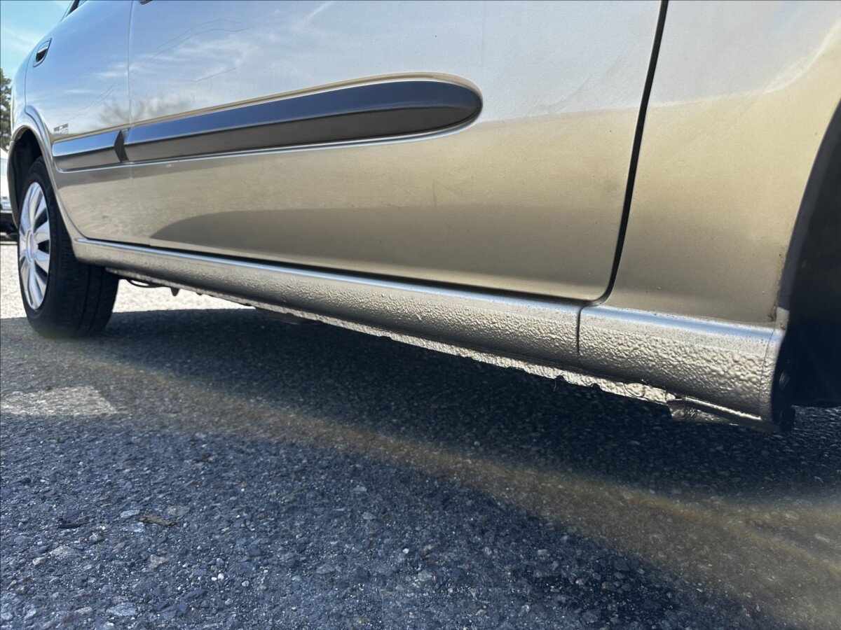 Nissan Almera Hatchback 1,5 l 72 kw