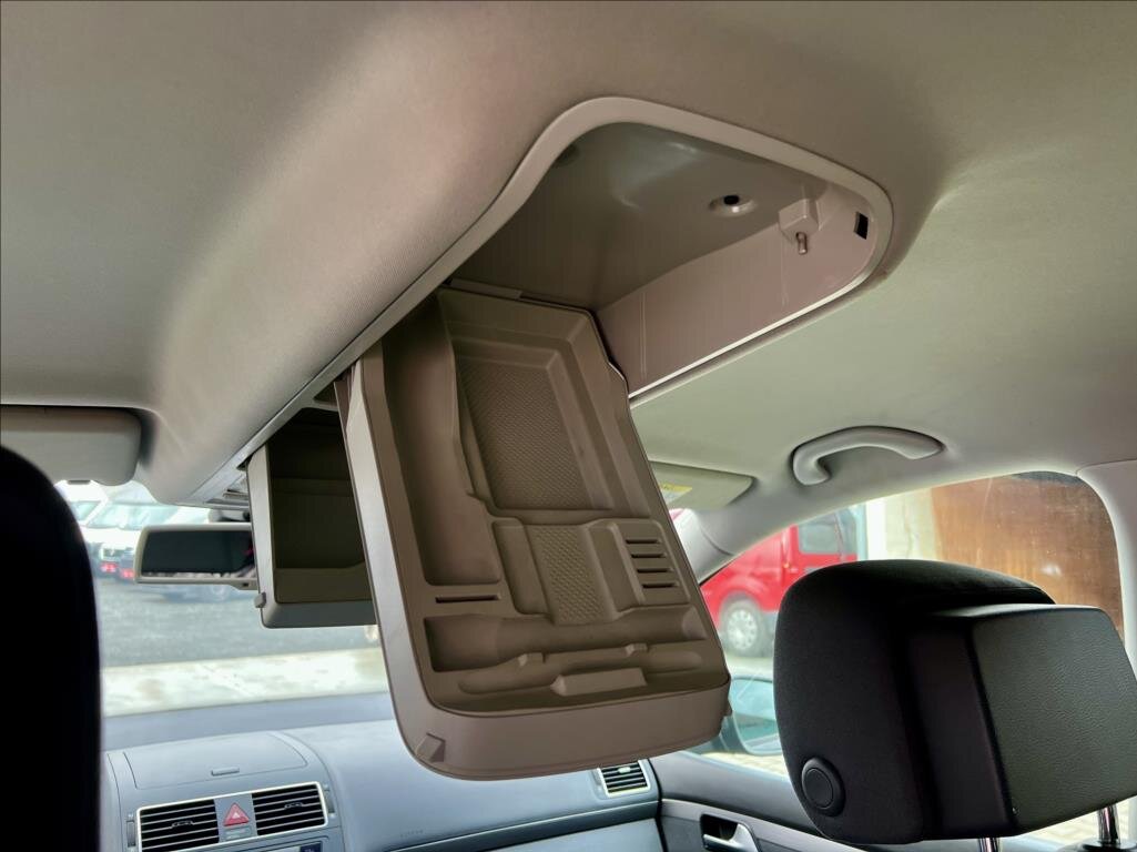 Volkswagen Touran MPV 1,6 l 77 kw