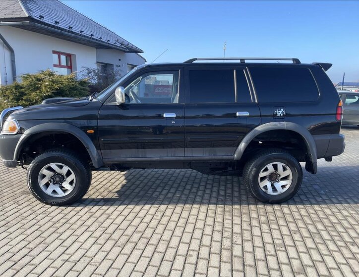 Mitsubishi Pajero 2