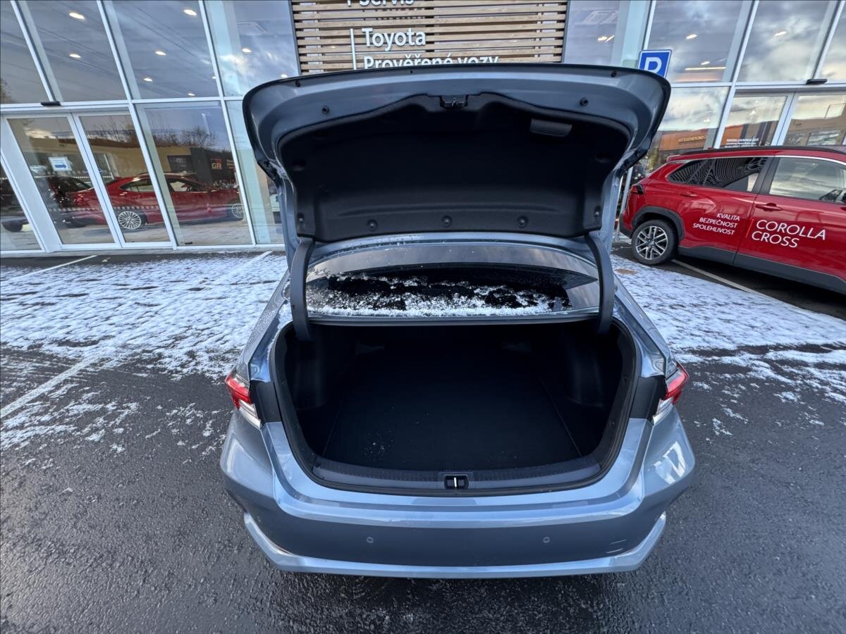 Toyota Corolla Sedan / Limuzína 1,8 l 72 kw