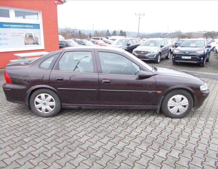 Opel Vectra Sedan 1,6 l 74 kw