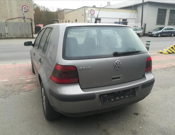Volkswagen Golf 10